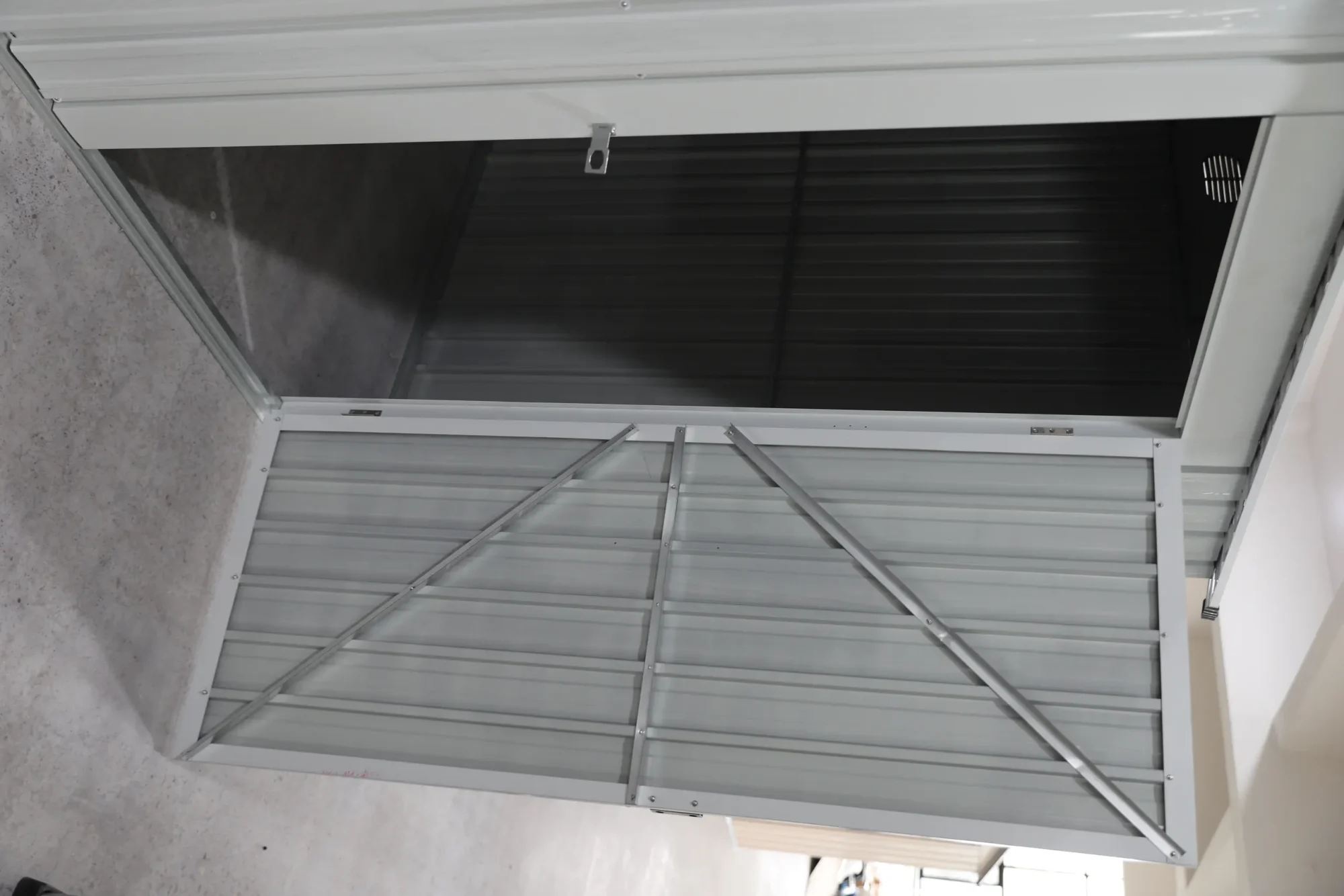 10x20-ft-single-car-metal-garage-scene-1