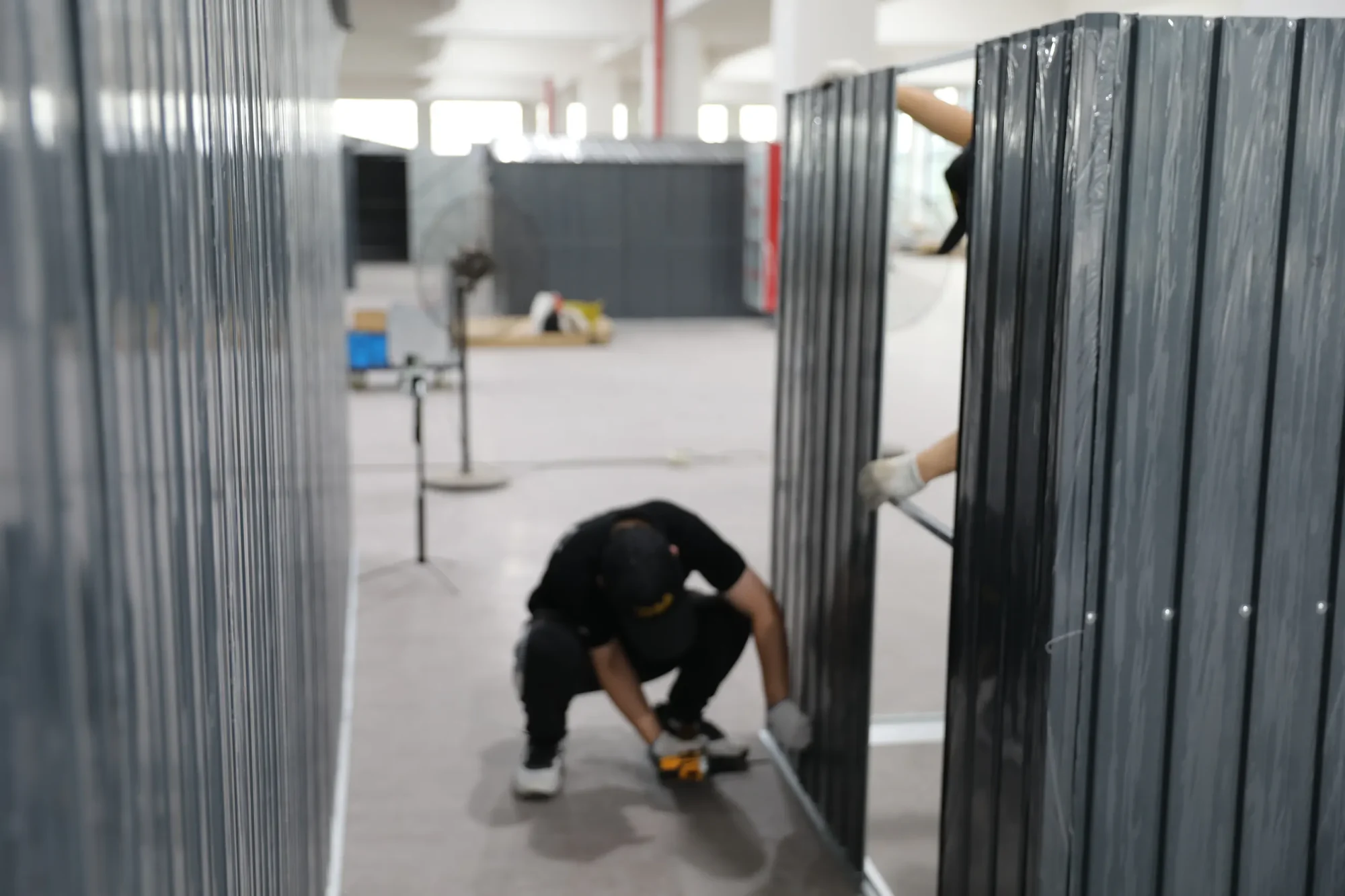 10x20-ft-single-car-metal-garage-scene-11