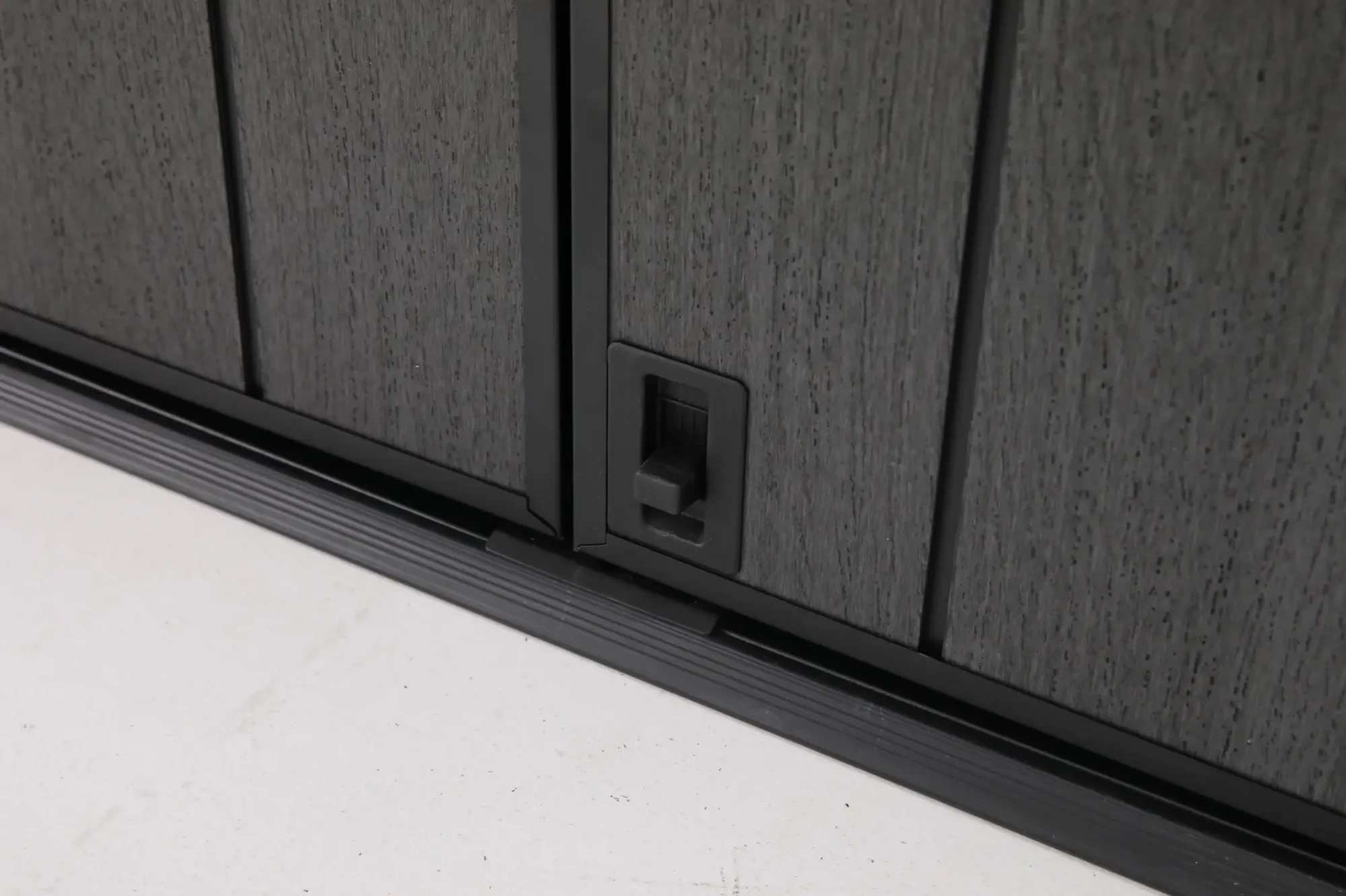 1200-l-horizontal-resin-outdoor-storage-cabinet-with-lift-up-lid-kc2-detail-4